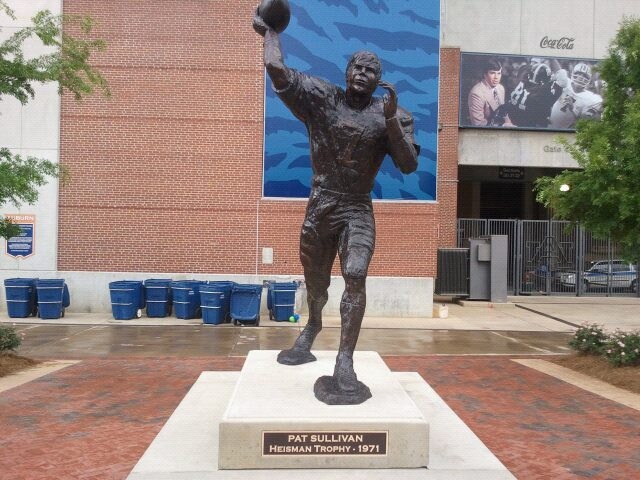 Pat Sullivan - Statue